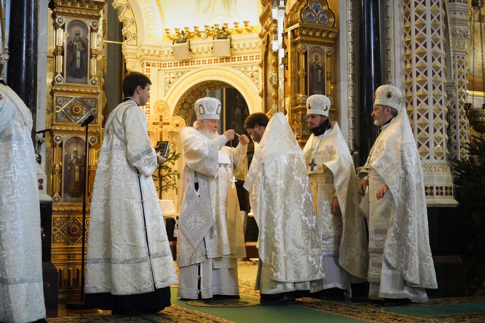 литургиявасилиявеликог. 6 января литургия василия великого. свято-троицкий собор энгельс. 6 января литургия василия великого. 6 января литургия василия великого.