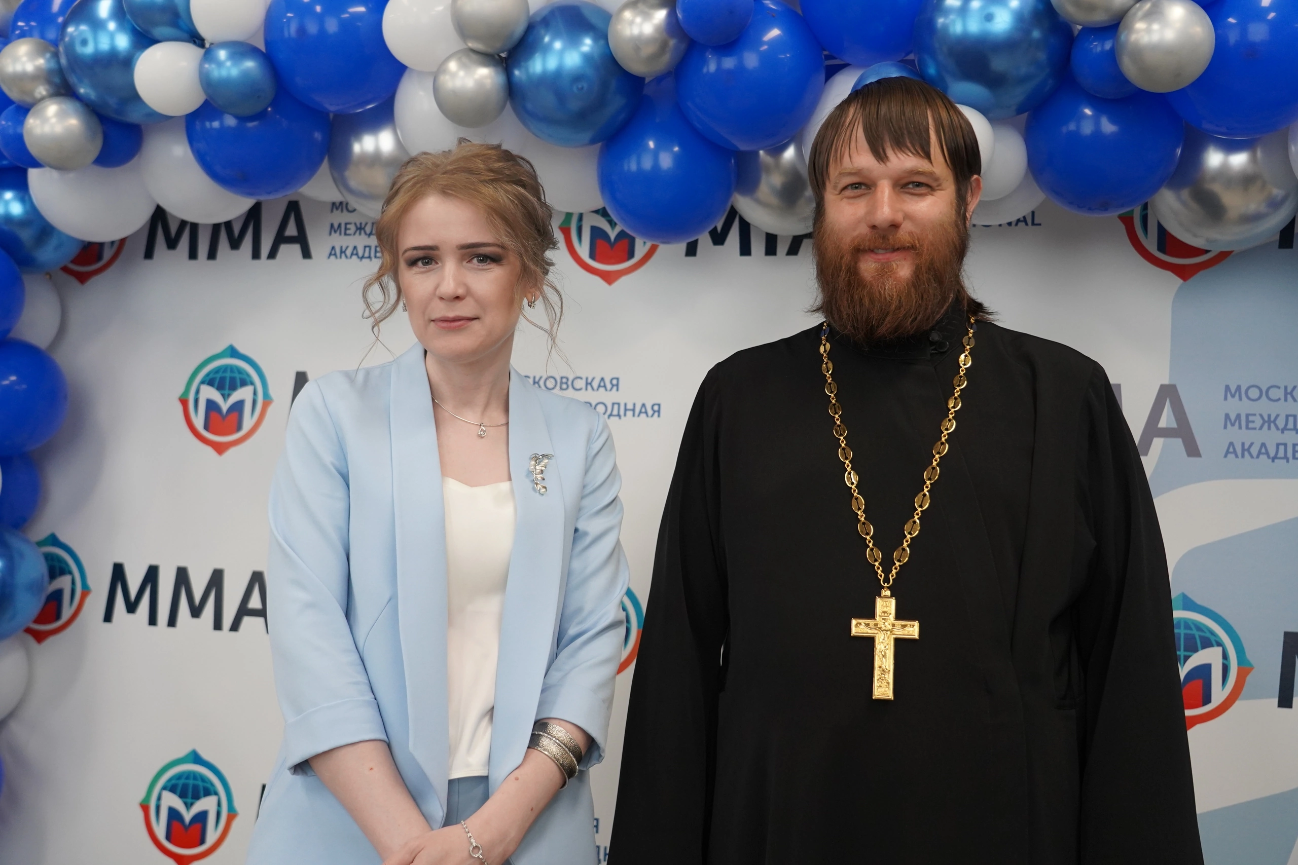 Иерей Иоанн Янушек посетил выпускной в Московской международной академии