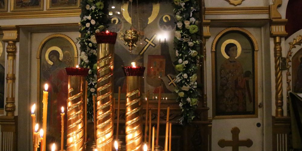 Архиепископ Егорьевский Матфей совершил всенощное бдение в храме святителя Николая Мирликийского в Отрадном