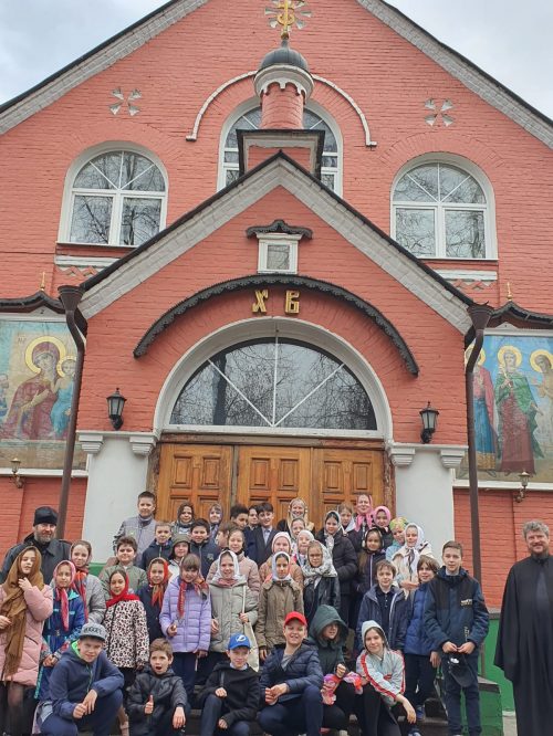Экскурсия для школьников в храме святых мучеников Адриана и Наталии в Бабушкине