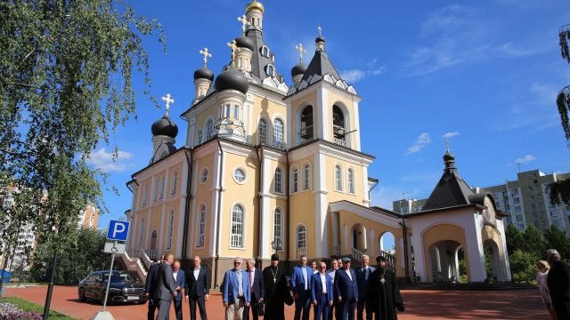 Архиепископ Егорьевский Матфей показал Чрезвычайному и Полномочному Послу Республики Сербия храм Сретения Господня в Жулебино