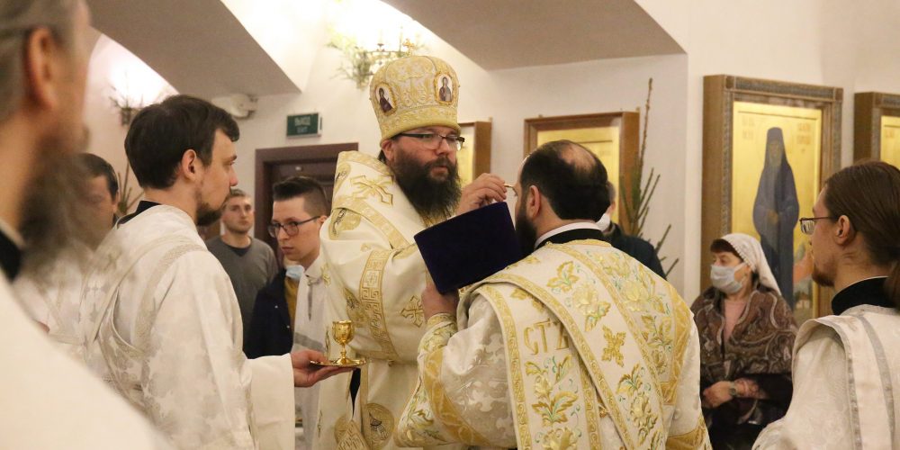 Архиепископ Егорьевский Матфей возглавил Великое повечерие и утреню накануне праздника Рождества Христова
