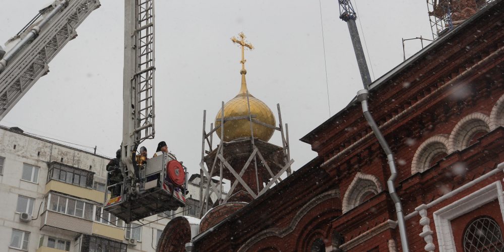 Епископ Тихон совершил чин освящения крестов храма при бывшем приюте Бахрушиных г. Москвы