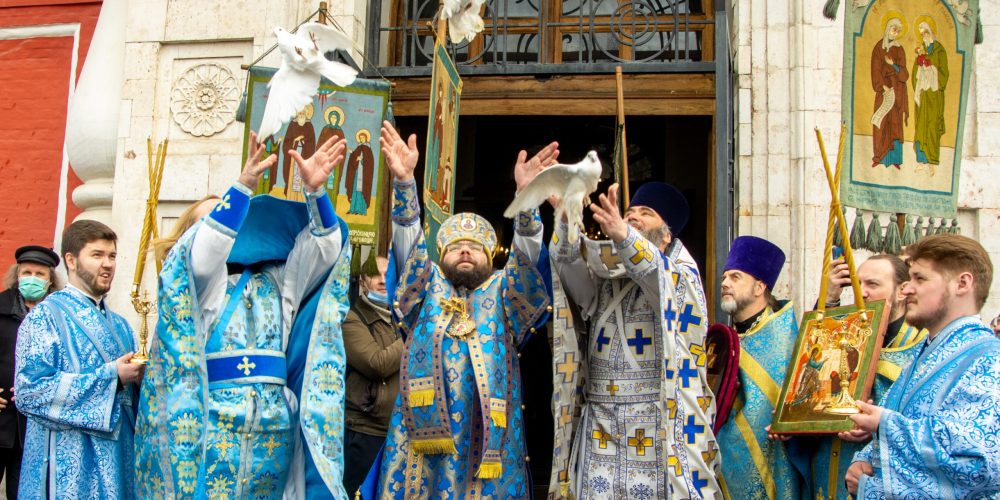 Архиепископ Егорьевский Матфей возглавил престольные торжества в храме Благовещения Пресвятой Богородицы в Петровском парке
