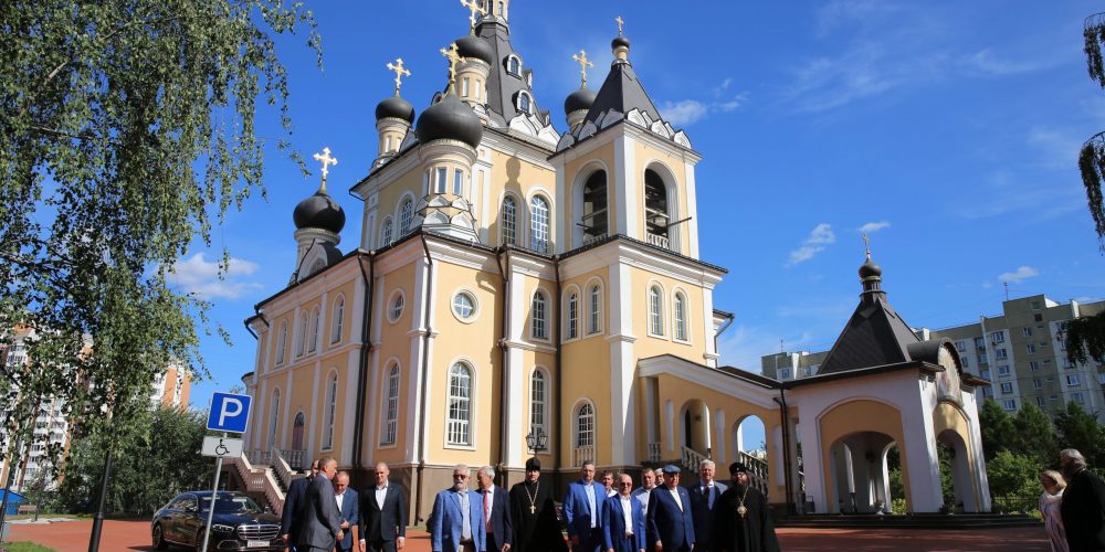 Архиепископ Егорьевский Матфей показал Чрезвычайному и Полномочному Послу Республики Сербия храм Сретения Господня в Жулебино
