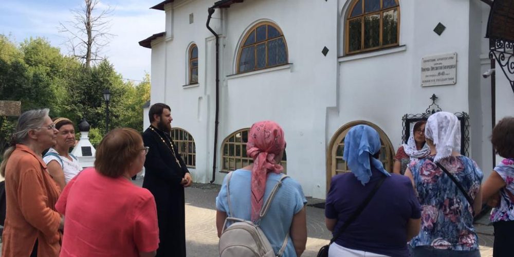 Экскурсия программы «Московское долголетие» в храме Покрова Пресвятой Богородицы в Медведково