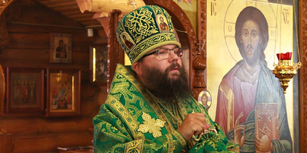 Архиепископ Егорьевский Матфей возглавил Божественную литургию в храме преподобных Антония и Феодосия Киево-Печерских в Бибиреве