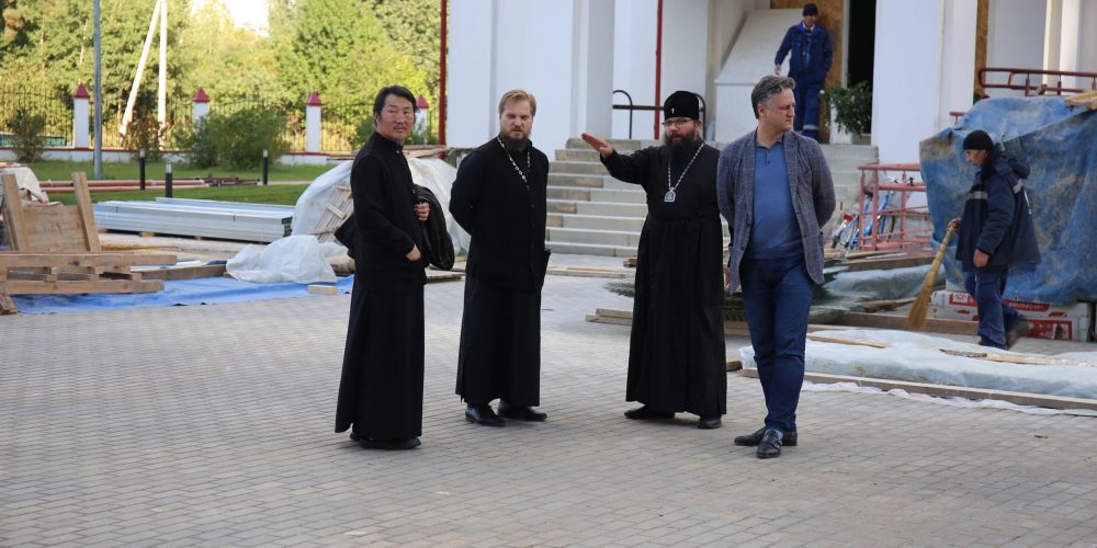 Архиепископ Егорьевский Матфей посетил Центр помощи семье и детям «Растим вместе»