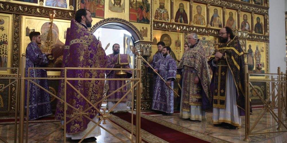 Архиепископ Егорьевский Матфей совершил Божественную литургию в храме Собора Московских Святых в Бибиреве