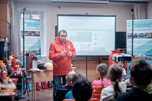 Всероссийское добровольное пожарное общество провело практическое занятие в воскресной школе храма Живоначальной Троицы в Останкино