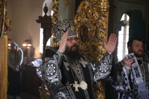 Архиепископ Егорьевский Матфей совершил Литургию в храме Троицы Живоначальной в Усадьбе Свиблово