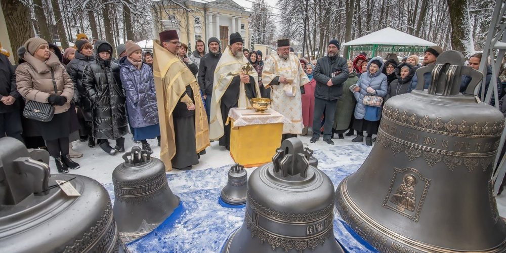 В храме Владимирской иконы Божией Матери в Виноградове состоялся чин освящения новых колоколов