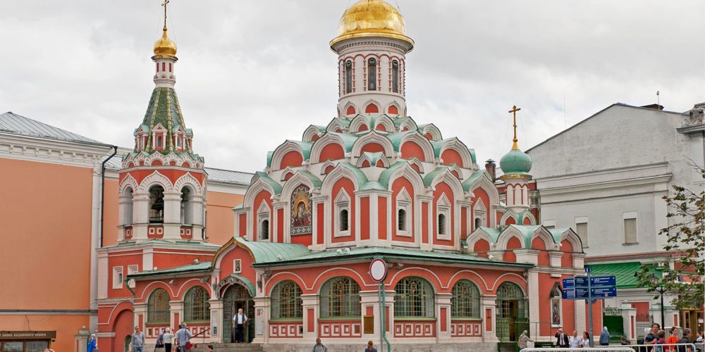 Божественная литургия в Казанском соборе на Красной площади