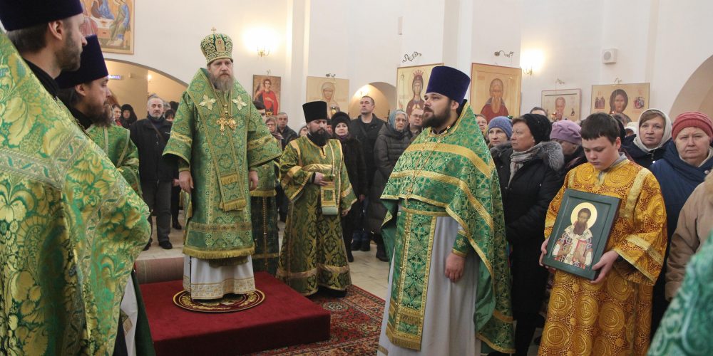 Божественная литургия в храме Торжества Православия Патриаршего Подворья в Алтуфьеве