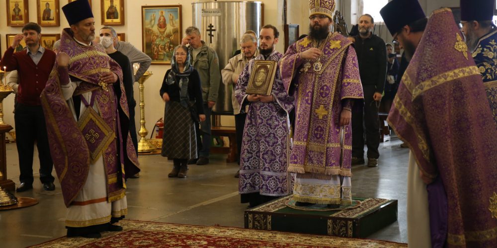 Архиепископ Егорьевский Матфей совершил Божественную литургию в храме Троицы Живоначальной при бывшем приюте Бахрушиных