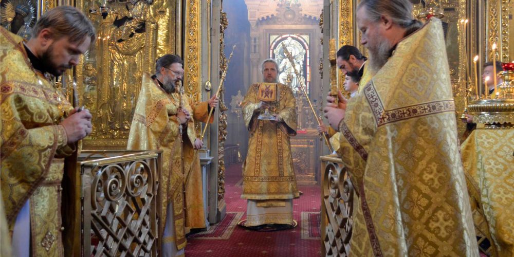 Божественная литургия в храме Тихвинской иконы Божией Матери в Алексеевском
