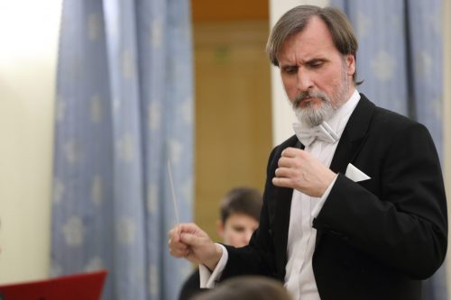 Член жюри «Грэмми» Владимир Горбик дирижирует Столичным симфоническим оркестром