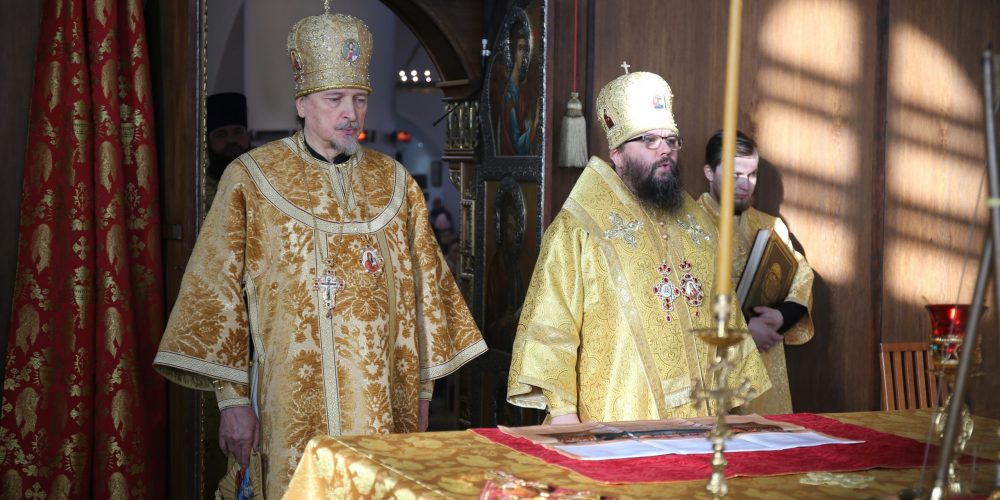 Архиепископ Егорьевский Матфей сослужил митрополиту Мурманскому и Мончегорскому Митрофану