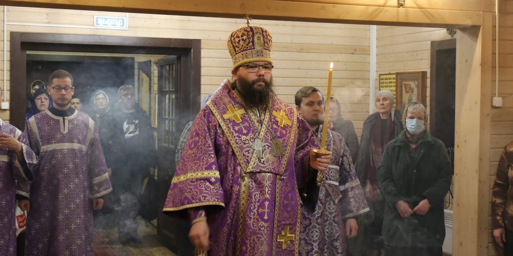Архиепископ Егорьевский Матфей совершил великое повечерие и утреню
