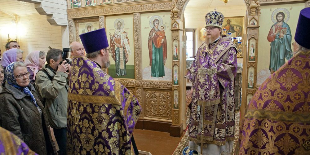 Епископ Подольский Тихон совершил Малое освящение временного храма-часовни