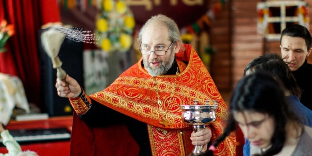 Священник Феодор Сидоров поздравил подопечных социального дома «Ярославский» со Светлым Христовым Воскресением