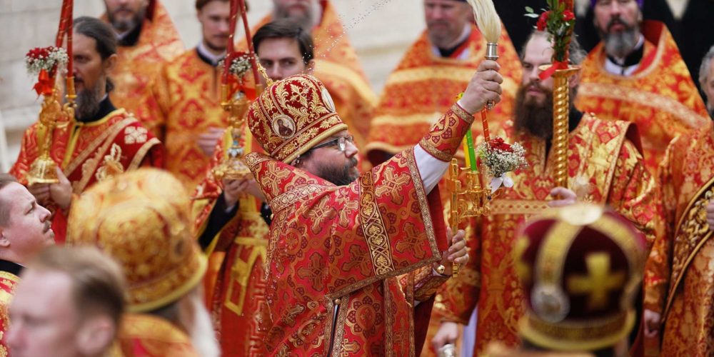 Архиепископ Егорьевский Матфей сослужил Святейшему Патриарху Кириллу за Божественной литургией в Успенском соборе Московского Кремля