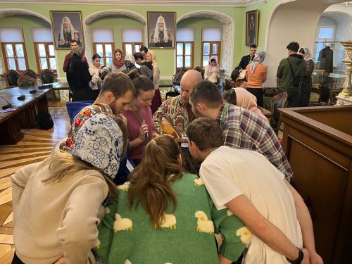 В Свято-Троицкой Сергиевой лавре состоялась выездная сессия викариатского проекта «Школа молодежного лидера».