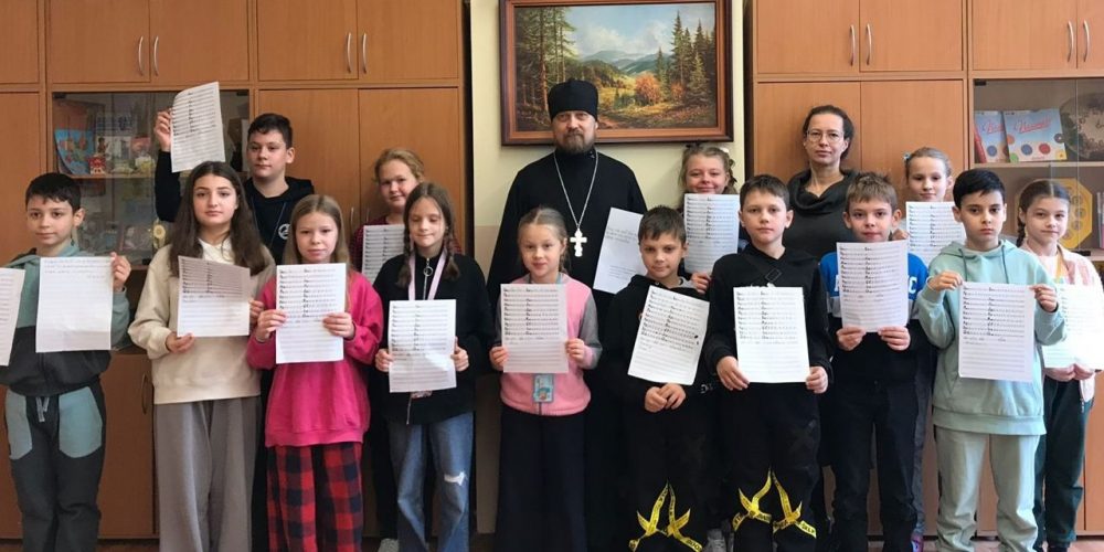 В школе №709 состоялся мастер-класс по церковнославянской каллиграфии «Буквица»