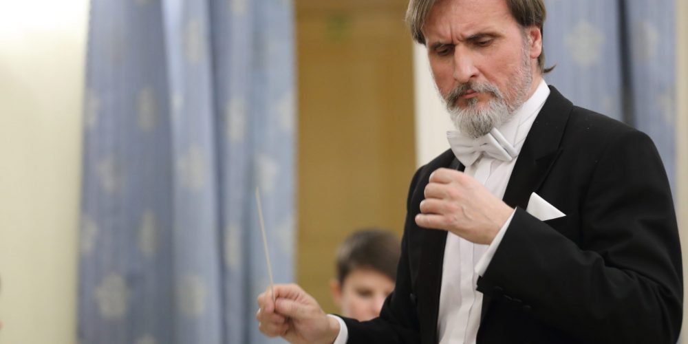 Член жюри «Грэмми» Владимир Горбик дирижирует Столичным симфоническим оркестром