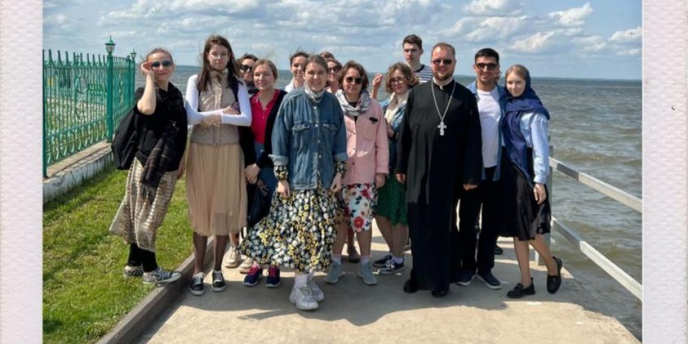 При храме Тихвинской иконы Божией Матери в Алексеевском открываются молодежные встречи