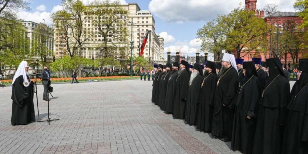 Архиепископ Матфей принял участие в возложении венка к могиле Неизвестного солдата у Кремлевской стены