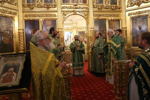 Архиепископ Матфей возглавил престольные торжества храма Живоначальной Троицы на Пятницком кладбище