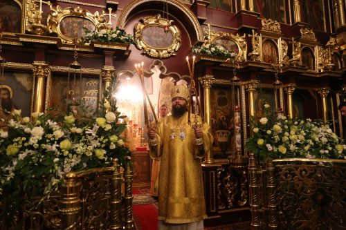 Архиепископ Матфей совершил Литургию в храме Покрова Пресвятой Богородицы в Медведково