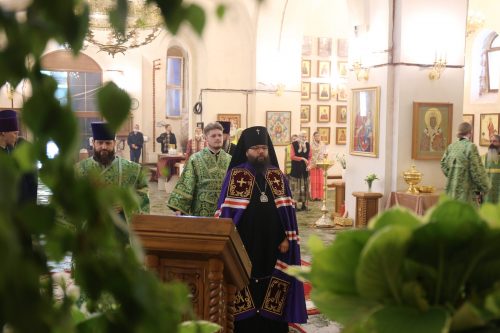 Архиепископ Егорьевский Матфей возглавил Божественную Литургию в храме Живоначальной Троицы при бывшем приюте Бахрушиных