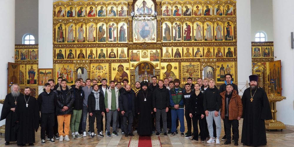 Футбольная команда «Торпедо Москва» помолилась на молебне совместно с управляющим Северо-Восточным викариатством