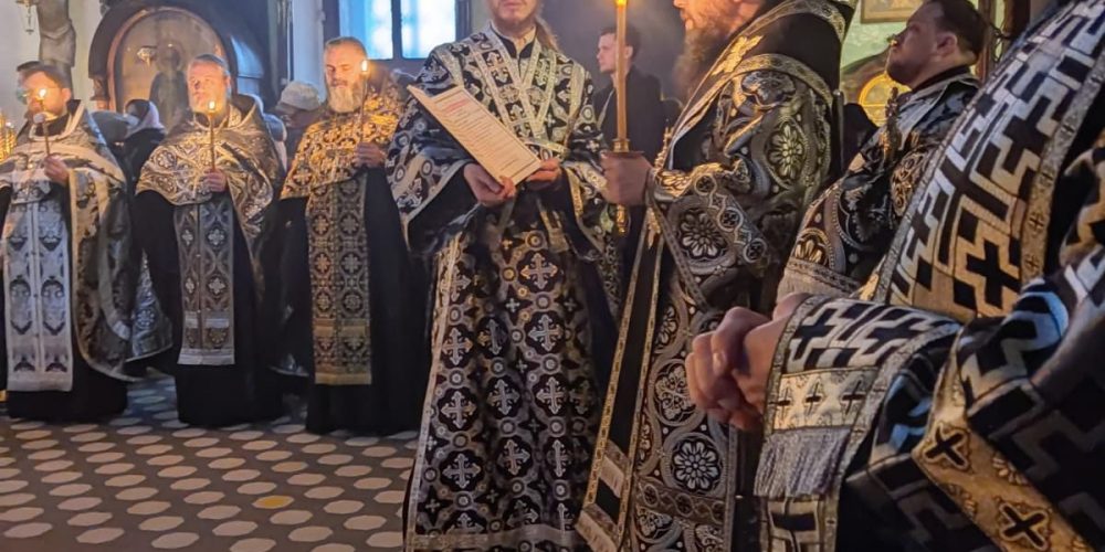 Архиепископ Матфей совершил Пассию в храме Тихвинской иконы Божией Матери в Алексеевском