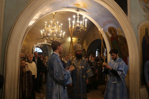 Божественная литургия в храме Положения Ризы Пресвятой Богородицы во Влахерне в Леонове г. Москвы
