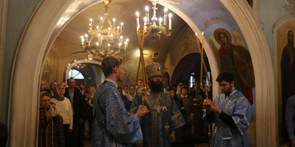 Божественная литургия в храме Положения Ризы Пресвятой Богородицы во Влахерне в Леонове г. Москвы