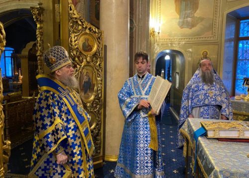 В праздник Сретения Господня митрополит Астанайский Александр совершил Литургию в храме на Миусском кладбище