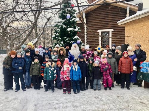 На территории храма свт. Макария (Невского), состоялся детский праздник, посвящённый Рождеству Христову