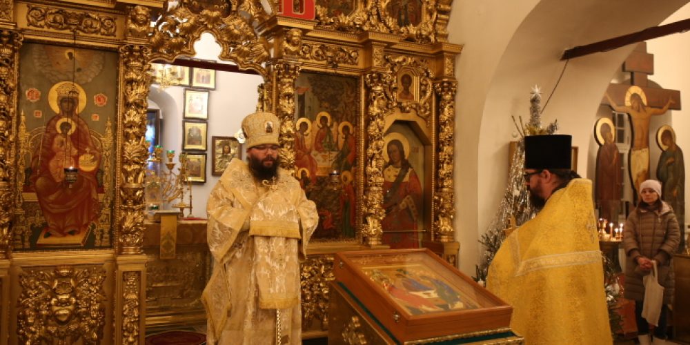 Архиепископ Егорьевский Матфей совершил молебное пение на новолетие в храме Живоначальной Троицы в усадьбе Свиблово