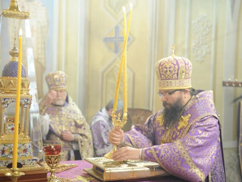 Архиепископ Егорьевский Матфей совершил Литургию в день престольного праздника в храме Воздвижения Креста Господня в Алтуфьеве