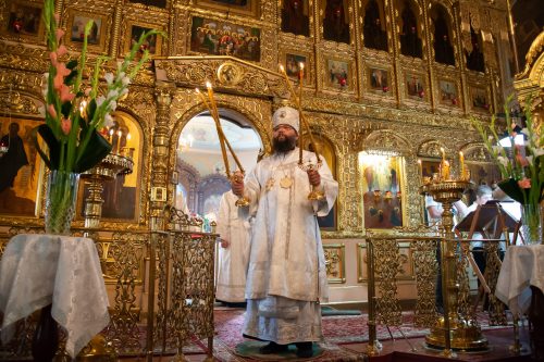 Архиепископ Егорьевский Матфей совершил Литургию в храме Преображения Господня в Богородском