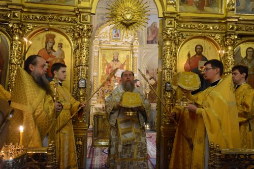 В день памяти святых отцев VII Вселенского собора Глава Православной Церкви Казахстана совершил Литургию в московском Представительстве Митрополичьего округа