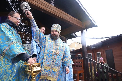 Архиепископ Егорьевский Матфей возглавил Божественную литургию в храме Казанской иконы Божией матери в Лосиноостровском