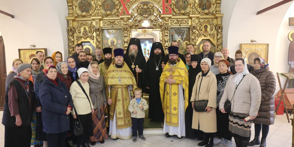 Архиепископ Анадырский и Чукотский Ипатий совершил Литургию в храме Живоначальной Троицы в Свиблово