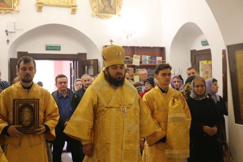 Епископ Чистопольский Игнатий совершил Литургию в храме Живоначальной Троицы в Свиблово