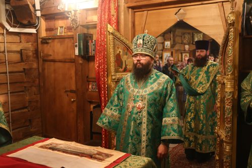 Архиепископ Матфей совершил Литургию в храме Благовещения в Раеве
