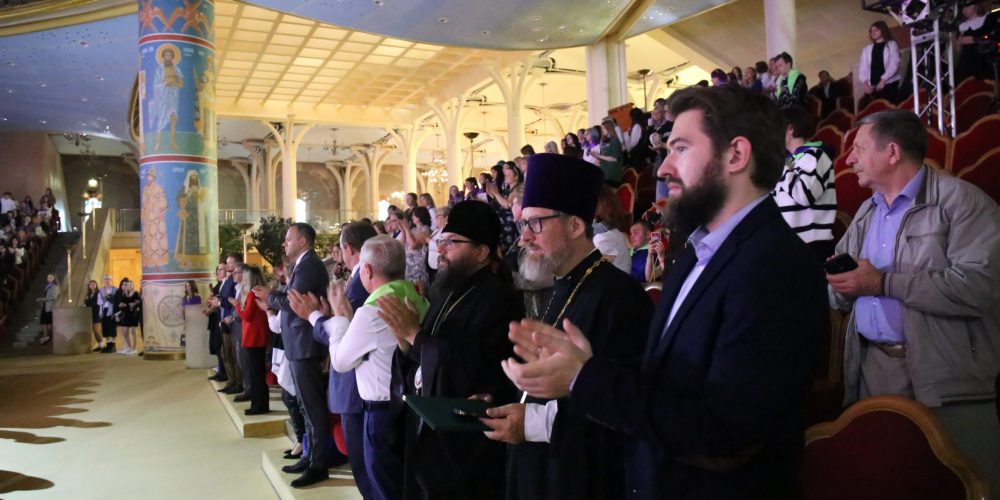 Архиепископ Егорьевский Матфей выступил на торжествах по случаю Дня Знаний в Храме Христа Спасителя