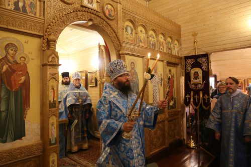 Архиерейское богослужение прошло на приходе Казанской иконы Божией Матери в Лосиноостровской